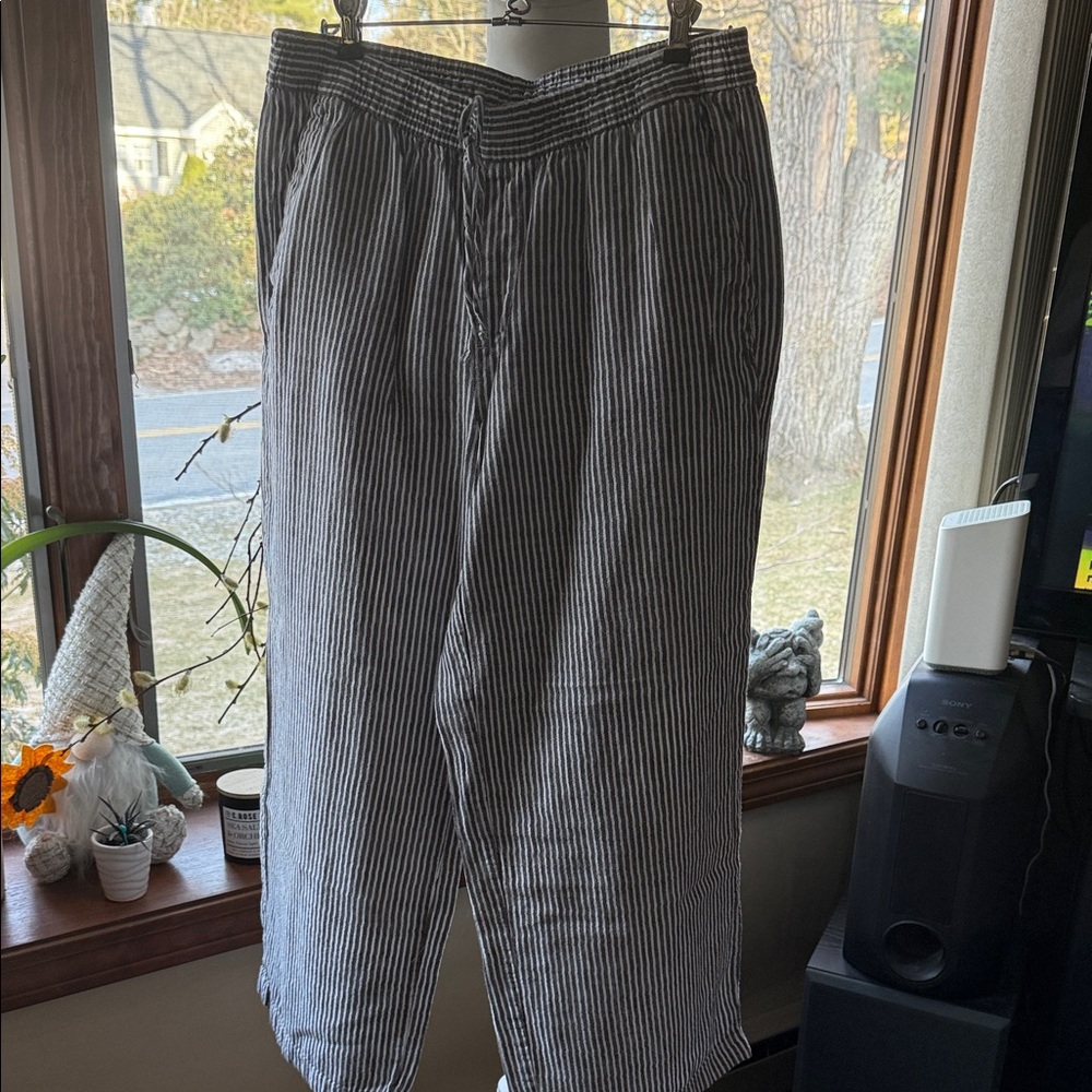 Old Navy Black and White Pinstripe Wide Leg Pants